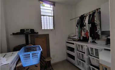 Venta de amplia casa con terraza en el Poblado 