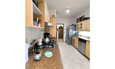 Venta de amplia casa con terraza en el Poblado 