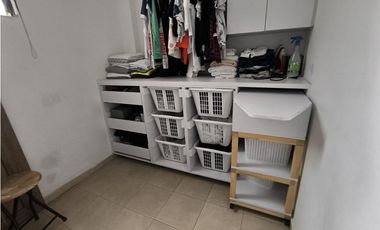 Venta de amplia casa con terraza en el Poblado 