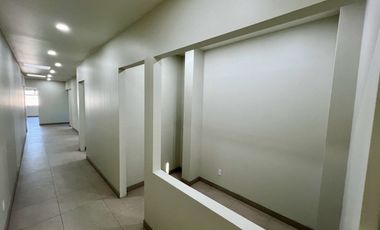 Edificio con estacionamiento en Venta (a una cuadra de Zona Río)