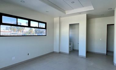 Edificio con estacionamiento en Venta (a una cuadra de Zona Río)