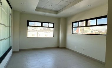 Edificio con estacionamiento en Venta (a una cuadra de Zona Río)