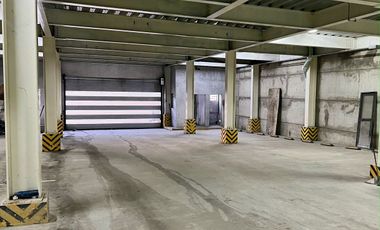 Edificio con estacionamiento en Venta (a una cuadra de Zona Río)