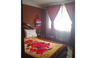 SE VENDE CASA CON TERRAZA Y GARAJE POR LA LAURA PINZÓN, VILLAMARA