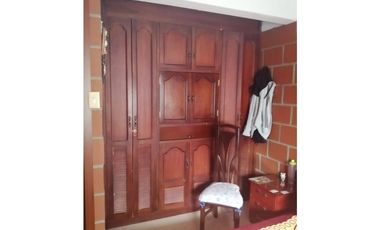SE VENDE CASA CON TERRAZA Y GARAJE POR LA LAURA PINZÓN, VILLAMARA