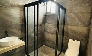 Casa en venta con acceso a amplia área verde en Monte Novo