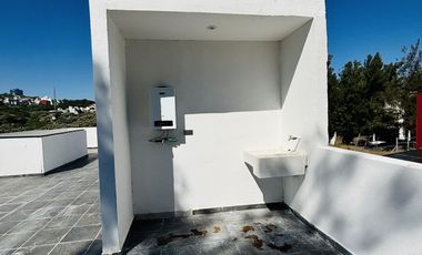 Casa en venta con acceso a amplia área verde en Monte Novo