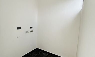 Casa en venta con acceso a amplia área verde en Monte Novo