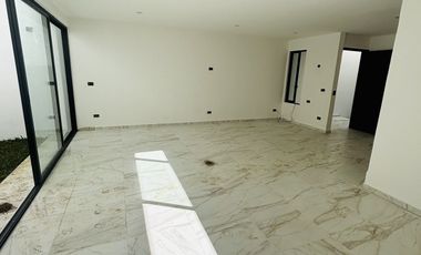 Casa en venta con acceso a amplia área verde en Monte Novo