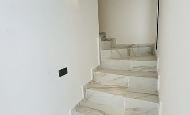 Casa en venta con acceso a amplia área verde en Monte Novo