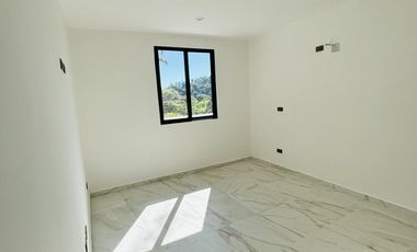 Casa en venta con acceso a amplia área verde en Monte Novo