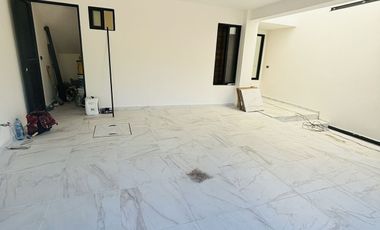 Casa en venta con acceso a amplia área verde en Monte Novo