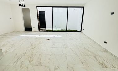 Casa en venta con acceso a amplia área verde en Monte Novo