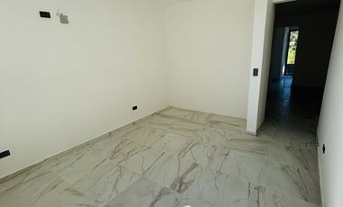 Casa en venta con acceso a amplia área verde en Monte Novo