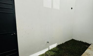 Casa en venta con acceso a amplia área verde en Monte Novo
