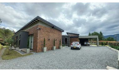 Majestuosa Casa Campestre en El Retiro, zona Centro