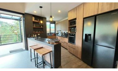 Majestuosa Casa Campestre en El Retiro, zona Centro