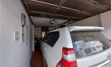 SE VENDE Y/O PERMUTA CASA DE TRES PISOS EN LOS ANGELES MONTERA