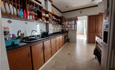 SE VENDE Y/O PERMUTA CASA DE TRES PISOS EN LOS ANGELES MONTERA