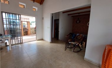 SE VENDE Y/O PERMUTA CASA DE TRES PISOS EN LOS ANGELES MONTERA