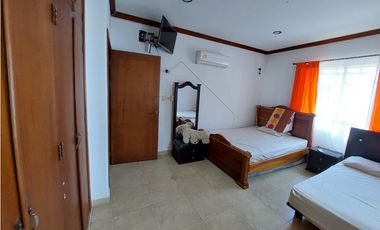 SE VENDE Y/O PERMUTA CASA DE TRES PISOS EN LOS ANGELES MONTERA