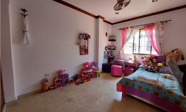SE VENDE Y/O PERMUTA CASA DE TRES PISOS EN LOS ANGELES MONTERA