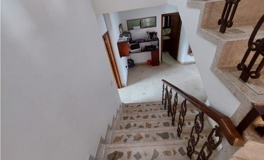 SE VENDE Y/O PERMUTA CASA DE TRES PISOS EN LOS ANGELES MONTERA