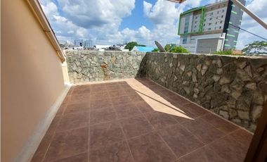 SE VENDE Y/O PERMUTA CASA DE TRES PISOS EN LOS ANGELES MONTERA