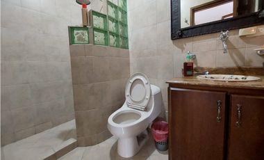 SE VENDE Y/O PERMUTA CASA DE TRES PISOS EN LOS ANGELES MONTERA