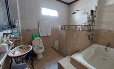 SE VENDE Y/O PERMUTA CASA DE TRES PISOS EN LOS ANGELES MONTERA