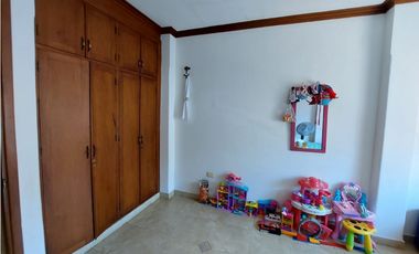 SE VENDE Y/O PERMUTA CASA DE TRES PISOS EN LOS ANGELES MONTERA