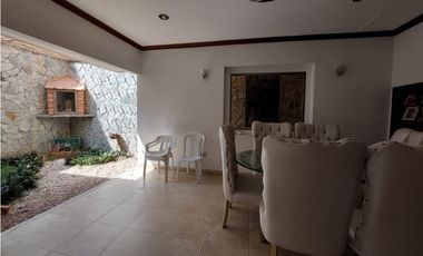 SE VENDE Y/O PERMUTA CASA DE TRES PISOS EN LOS ANGELES MONTERA