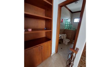 SE VENDE Y/O PERMUTA CASA DE TRES PISOS EN LOS ANGELES MONTERA