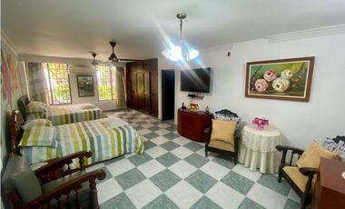 SE VENDE CASA CON SEIS APARTAMENTOS EN BAVARIA, SANTA MARTA