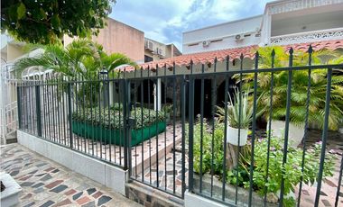 SE VENDE CASA CON SEIS APARTAMENTOS EN BAVARIA, SANTA MARTA