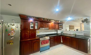 SE VENDE CASA CON SEIS APARTAMENTOS EN BAVARIA, SANTA MARTA