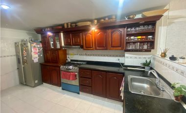 SE VENDE CASA CON SEIS APARTAMENTOS EN BAVARIA, SANTA MARTA