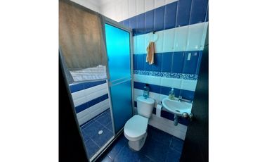 SE VENDE APARTAMENTO DE DOS PISOS EN EL CENTRO DE MONTERA