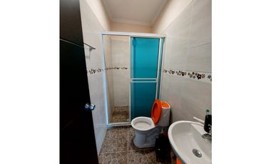SE VENDE APARTAMENTO DE DOS PISOS EN EL CENTRO DE MONTERA
