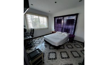 SE VENDE APARTAMENTO DE DOS PISOS EN EL CENTRO DE MONTERA