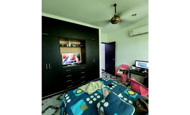 SE VENDE APARTAMENTO DE DOS PISOS EN EL CENTRO DE MONTERA