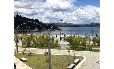 APARTAMENTO EN VENTA EN EL MALECÓN DE GUATAPÉ - ANT.
