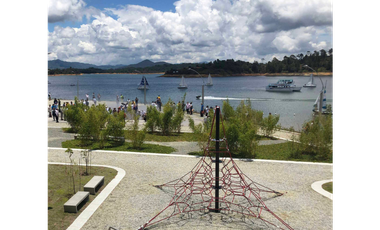 APARTAMENTO EN VENTA EN EL MALECÓN DE GUATAPÉ - ANT.
