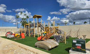 CASA DE 2 PLANTAS CON ALBERCA EN PRIVADA CON AMENIDADES AL NORTE DE MERIDA