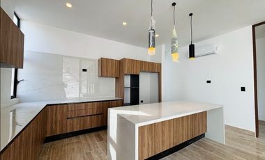 ULTIMA CASA EN VENTA EN PRIVADA CON AMENIDADES AL NORTE DE MERIDA