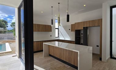 ULTIMA CASA EN VENTA EN PRIVADA CON AMENIDADES AL NORTE DE MERIDA