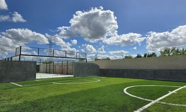 CASA DE 2 PLANTAS CON ALBERCA EN PRIVADA CON AMENIDADES AL NORTE DE MERIDA