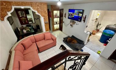 SE VENDE CASA 1 PISO EN CAMPO VALDEZ FRENTE AL HOSPITAL INFANTIL