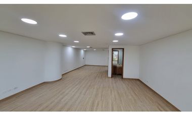 EN ARRIENDO OFICINA EN EL POBLADO