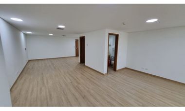 EN ARRIENDO OFICINA EN EL POBLADO